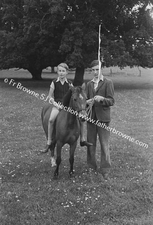 JOHN AND RORY BLAND AND BABY  RICHARD DE STACPOOLE AT RATH HOUSE